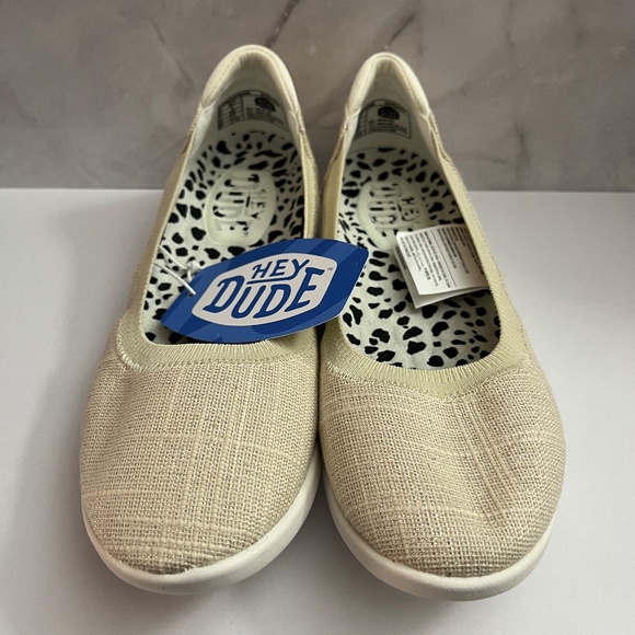 NWT Hey Dude Women’s Savannah Natural Gold Lightweight Slip-on Sneaker Size 7 - Picture 2 of 15